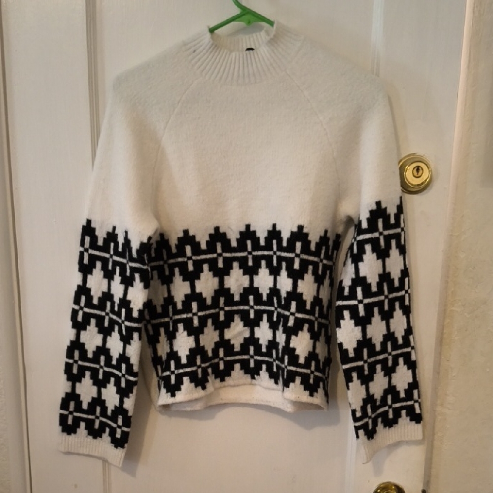 H&M | White and Black Patterned Turtleneck Sweater